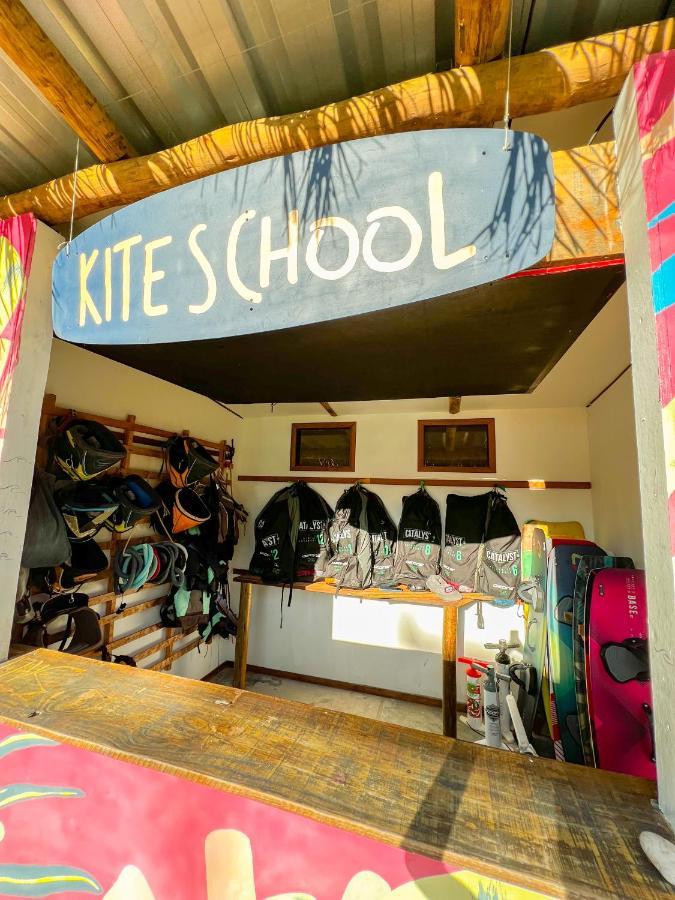 Indiana Kite School And Hostel Cumbuco Exteriör bild